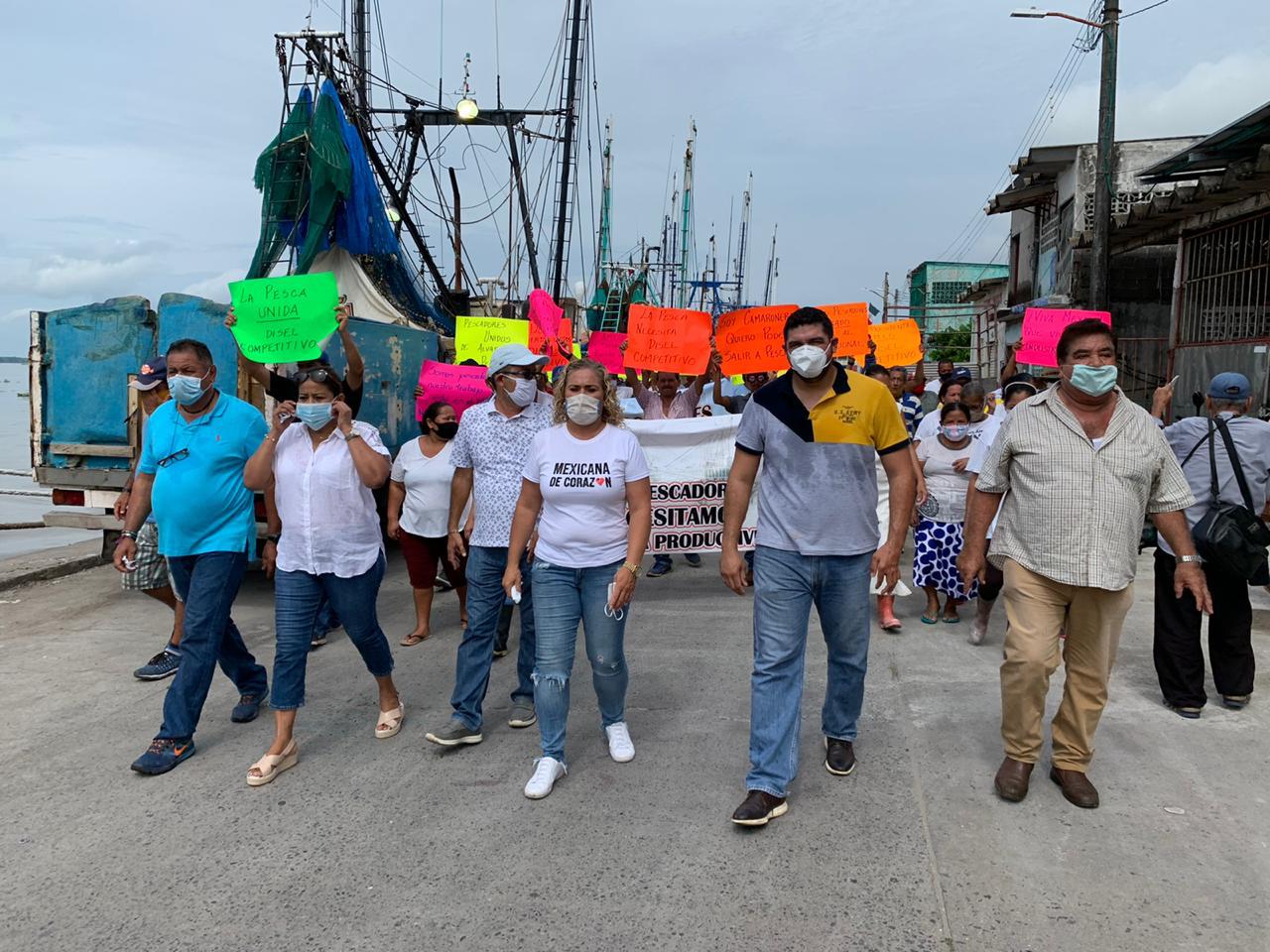 Inician paro indefinido pescadores de Alvarado por alto costo del diésel