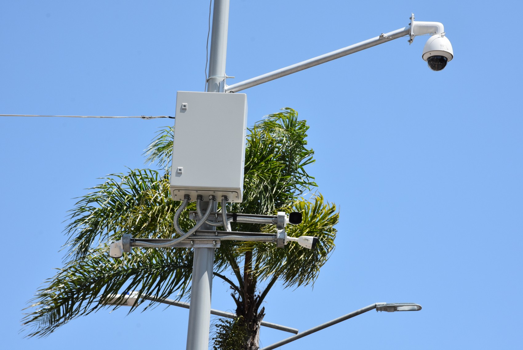 Retiran mil cámaras de videovigilancia instaladas ilegalmente en Veracruz; SSP presenta denuncias