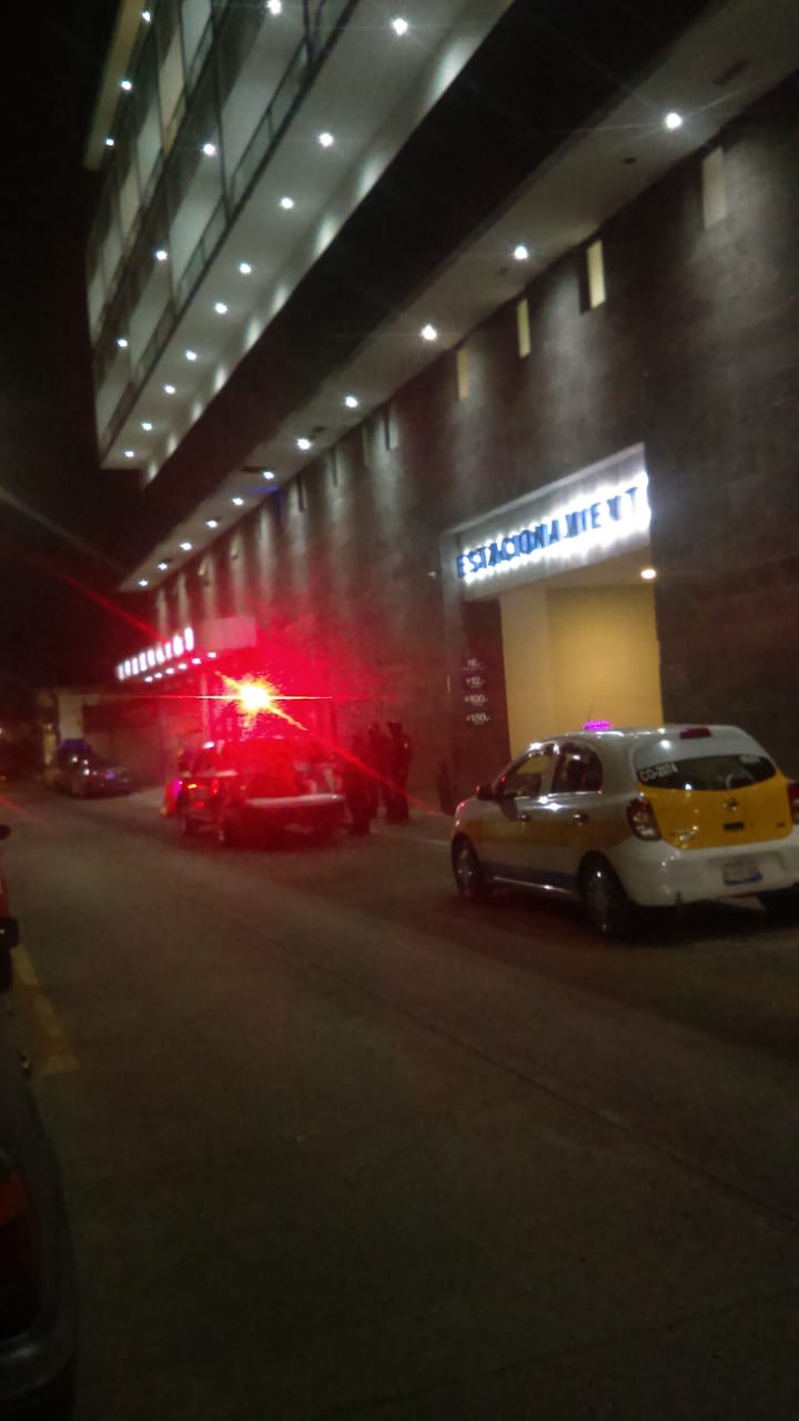 Mujer es herida de bala en persecución  entre policías y supuestos delincuentes