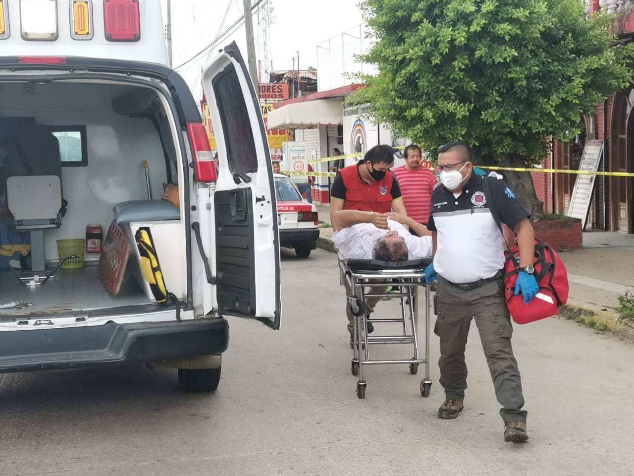 Anciano asaltado y baleado al  salir del banco en Minatitlán