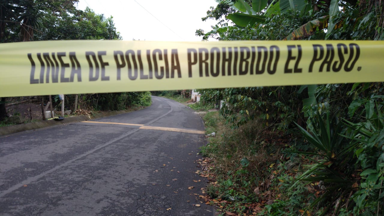 Encuentran cadáver a la orilla de carretera en Córdoba