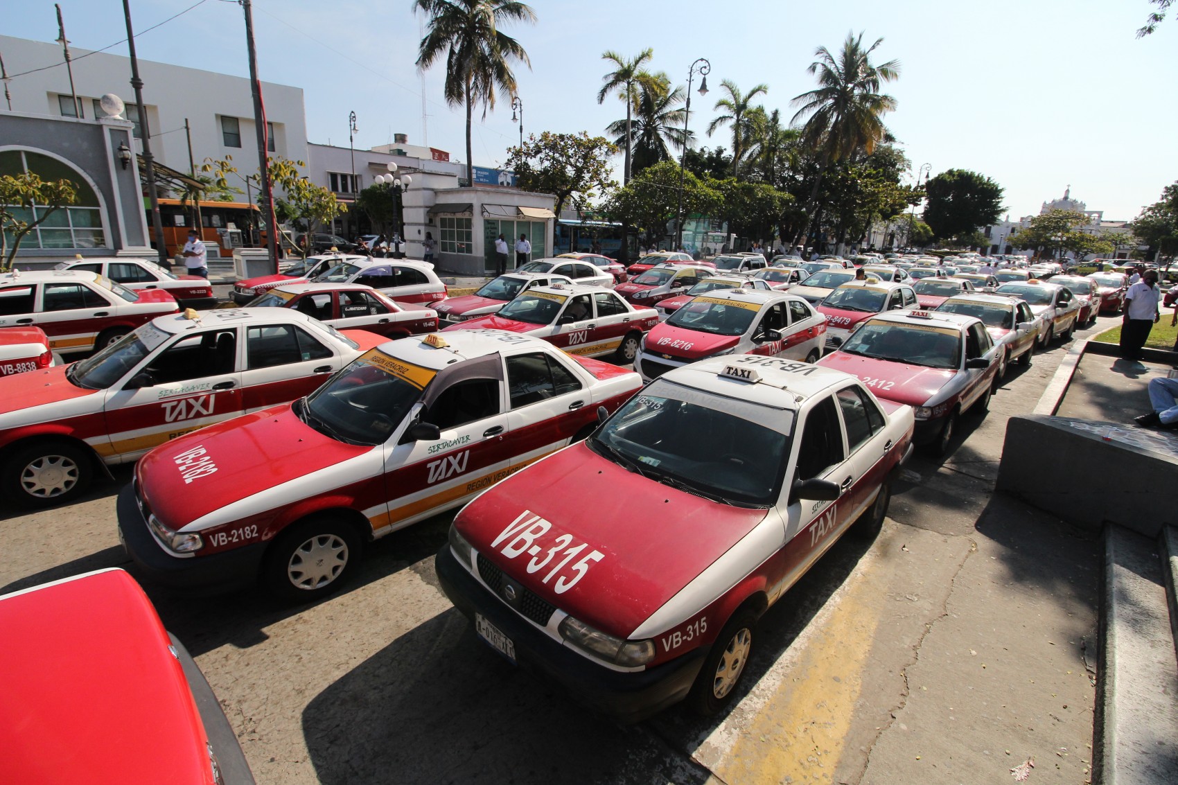 Taxistas demandan descuento del 50% en el consumo del agua al Grupo MAS