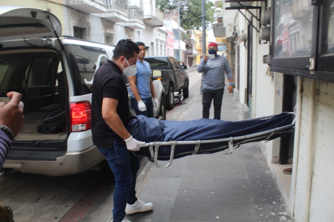 Hombre se suicida en departamento en el centro de Veracruz