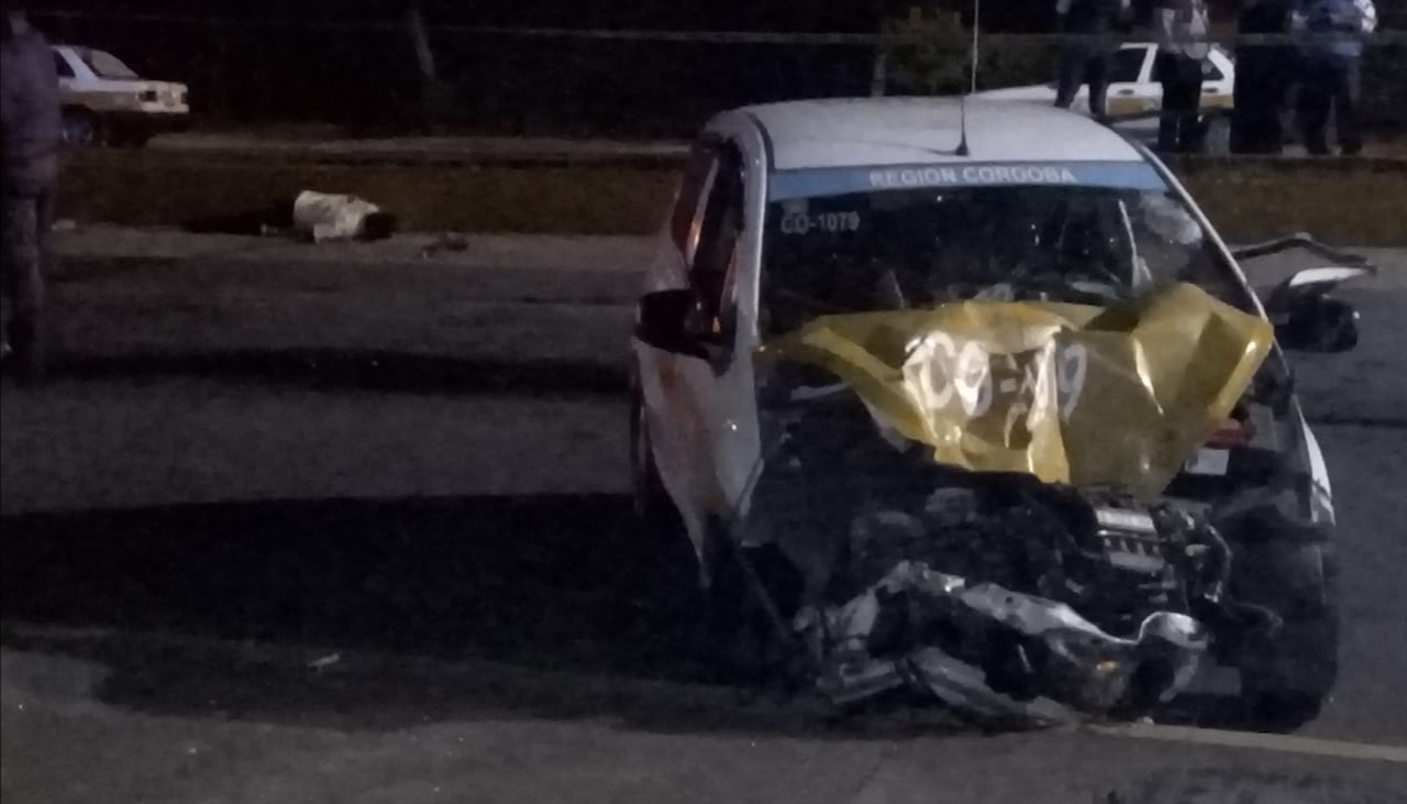 Taxista muere al estrellarse contra el  Distribuidor Vial El Diamante de Córdoba