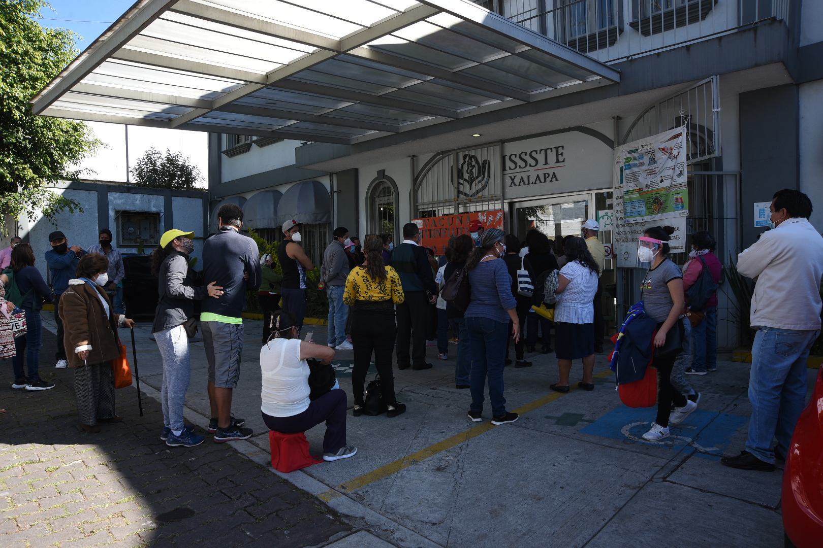 Hospital del ISSSTE en Xalapa sin personal médico, les dieron asueto por Semana Santa