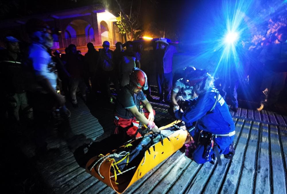 Joven pierde la vida al caer a sótano de 35 metros de profundidad en Zongolica