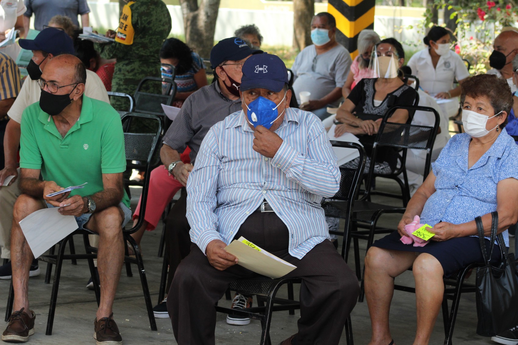 Inmunizan a 5 mil adultos mayores de Boca del Río al inicio de la vacunación contra el COVID
