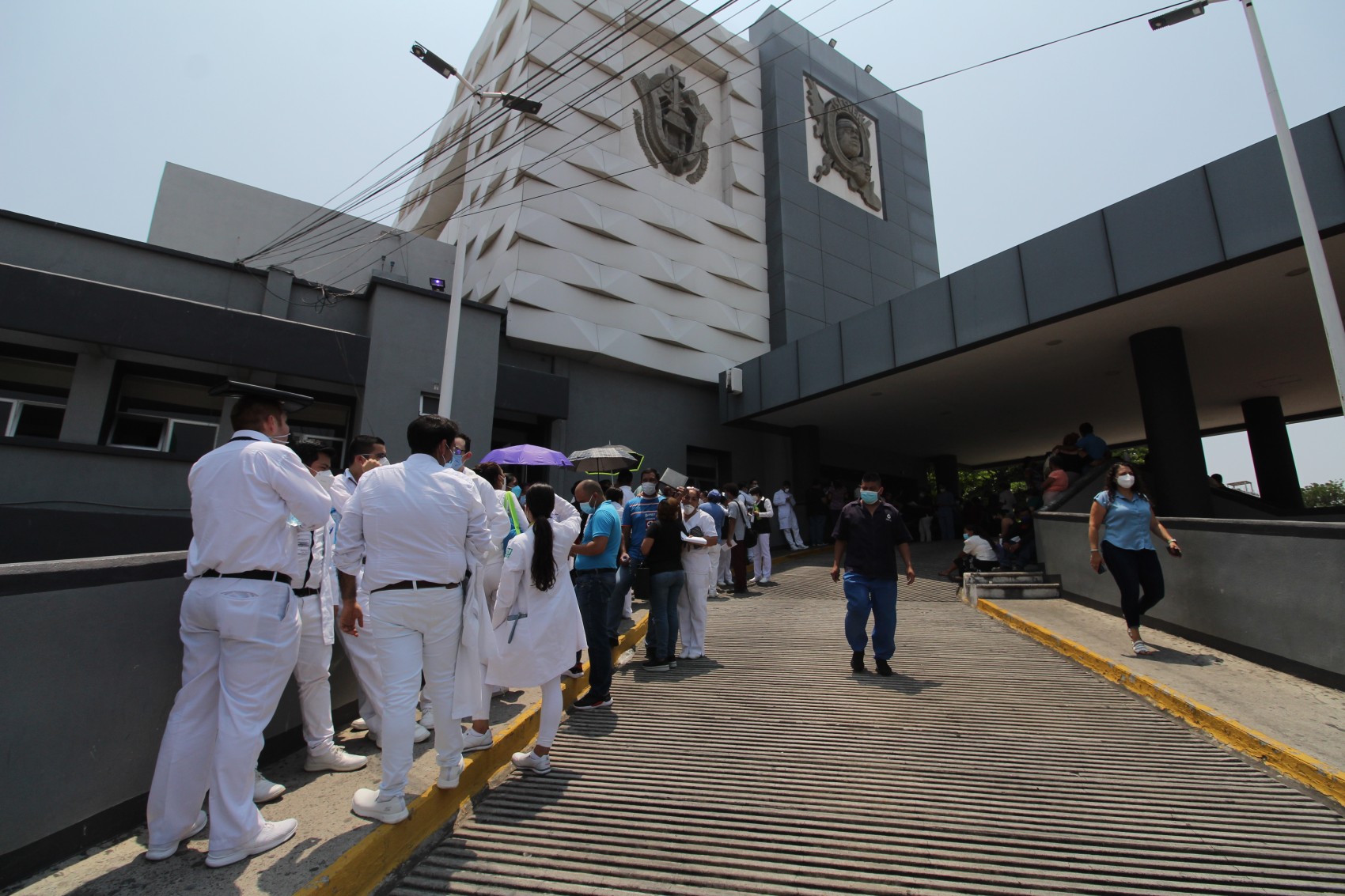 Hospitales al 100 y 75 % en ocupación de camas para enfermos de Covid