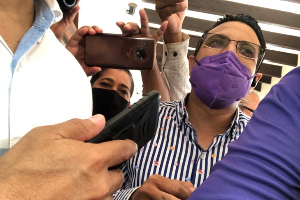 Irrumpen conferencia de diputados de Morena en Veracruz: ‘Ya basta de mentiras’