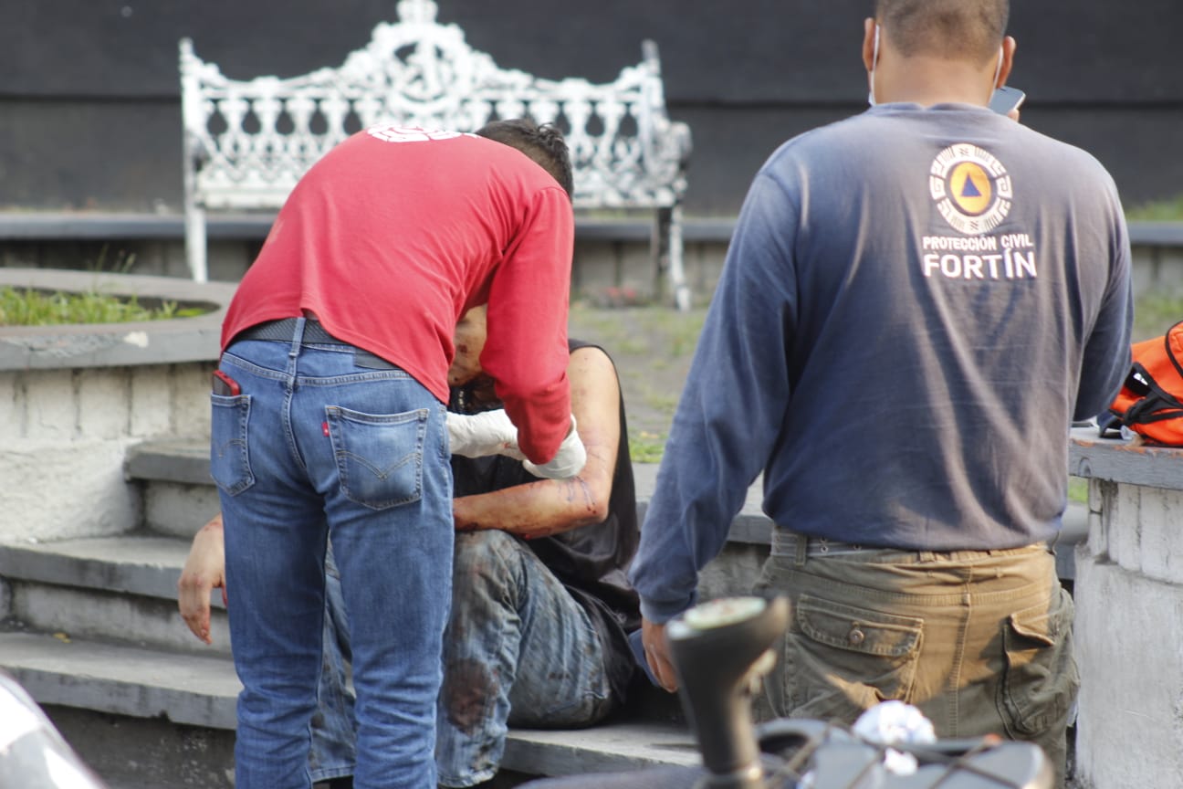 Joven resulta herido por resistirse a robo de su camioneta en Córdoba