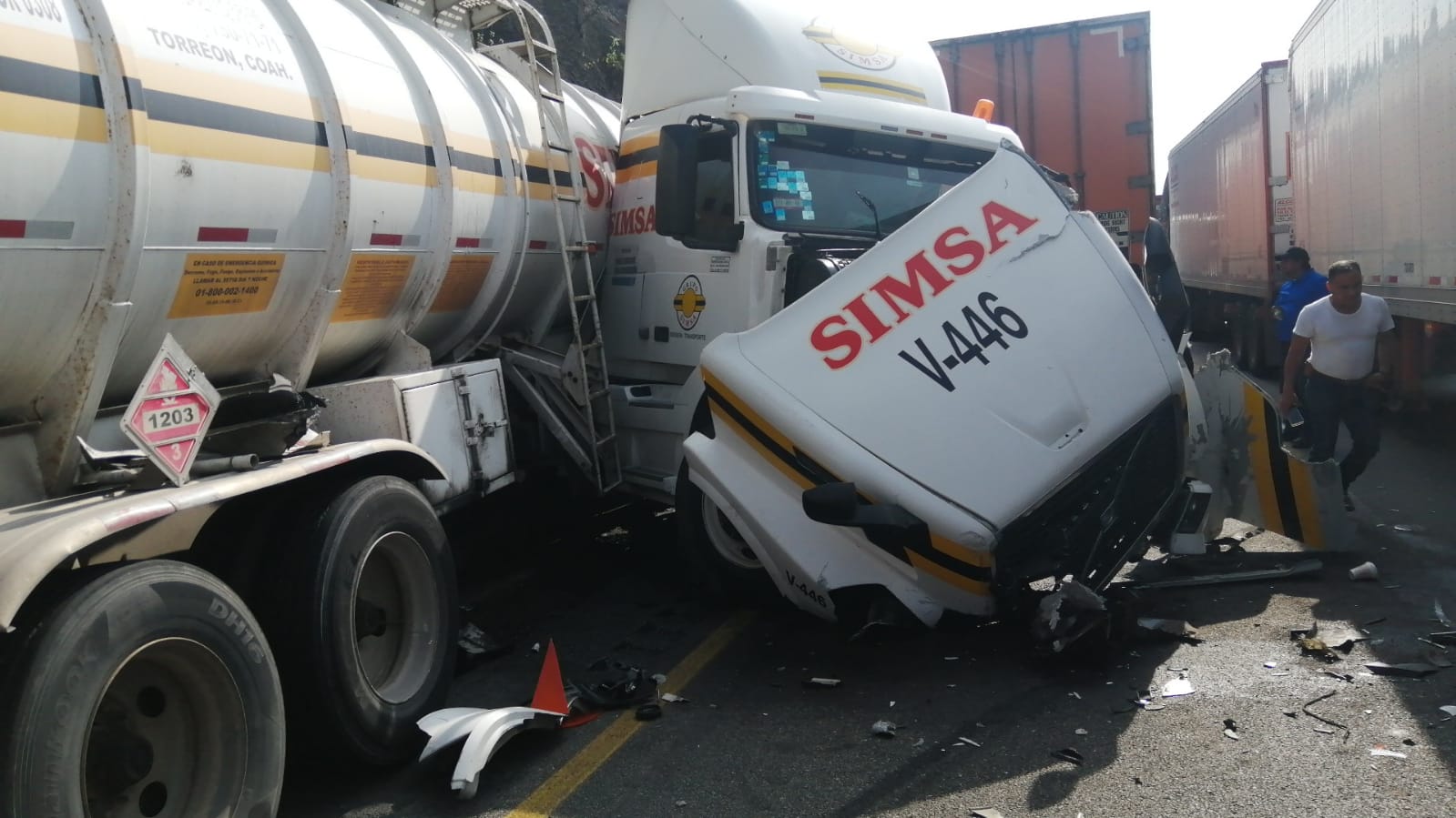 Choque de dos tráileres provoca cierre total de la autopista Orizaba-Puebla