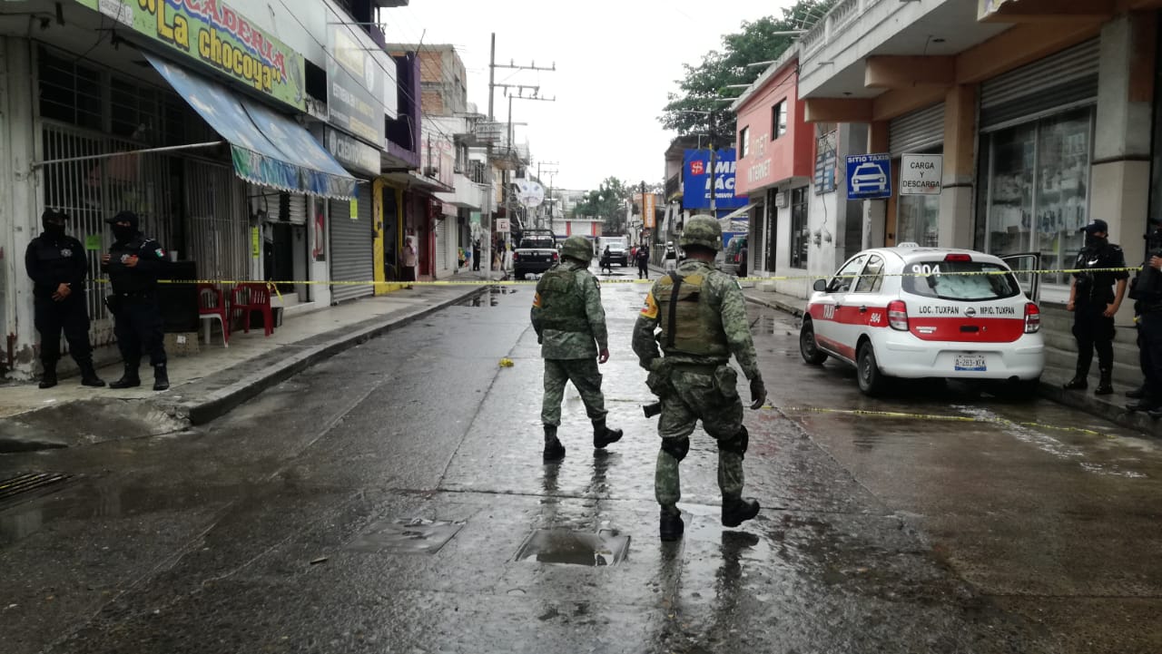 Asaltan casa de empeño en Tuxpan y dejan falso aparato explosivo