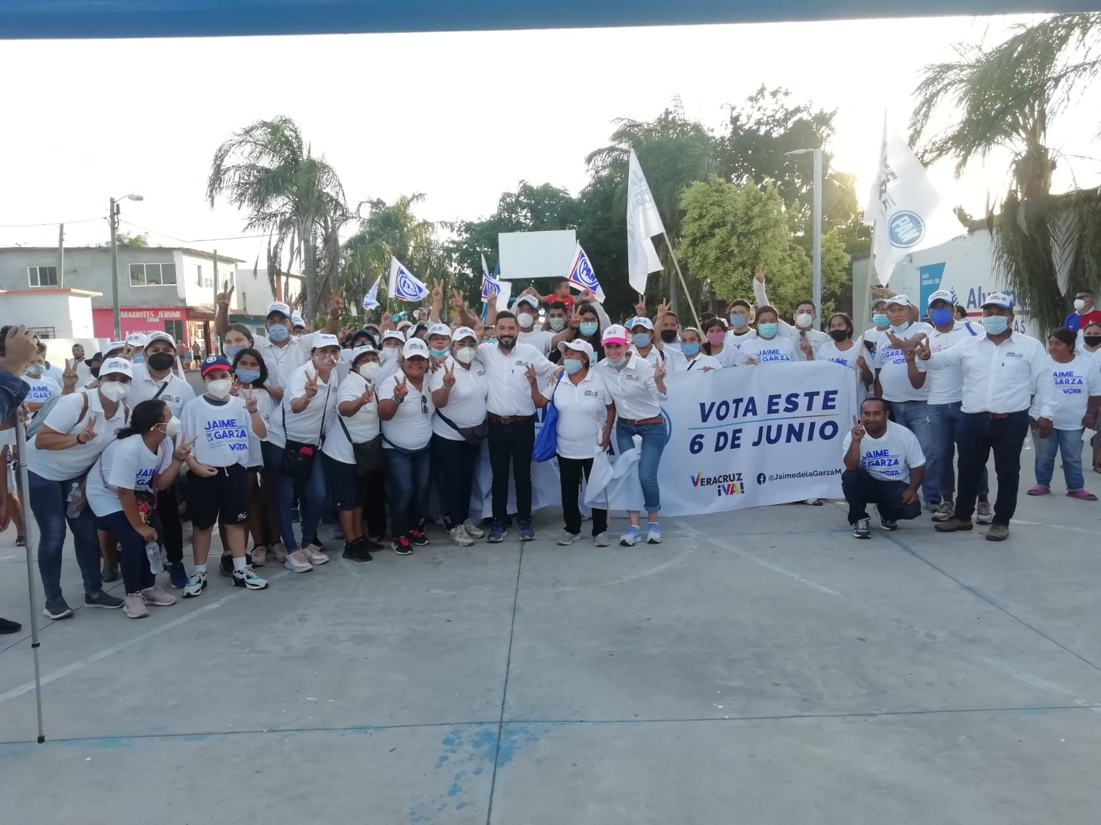 Recorre Jaime de la Garza municipios del Distrito XVI