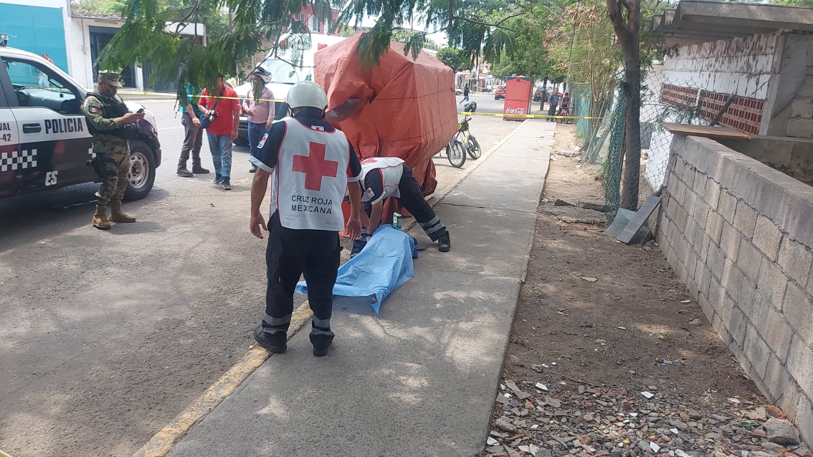 Mujer muere en pleno centro  de Veracruz, se presume suicidio
