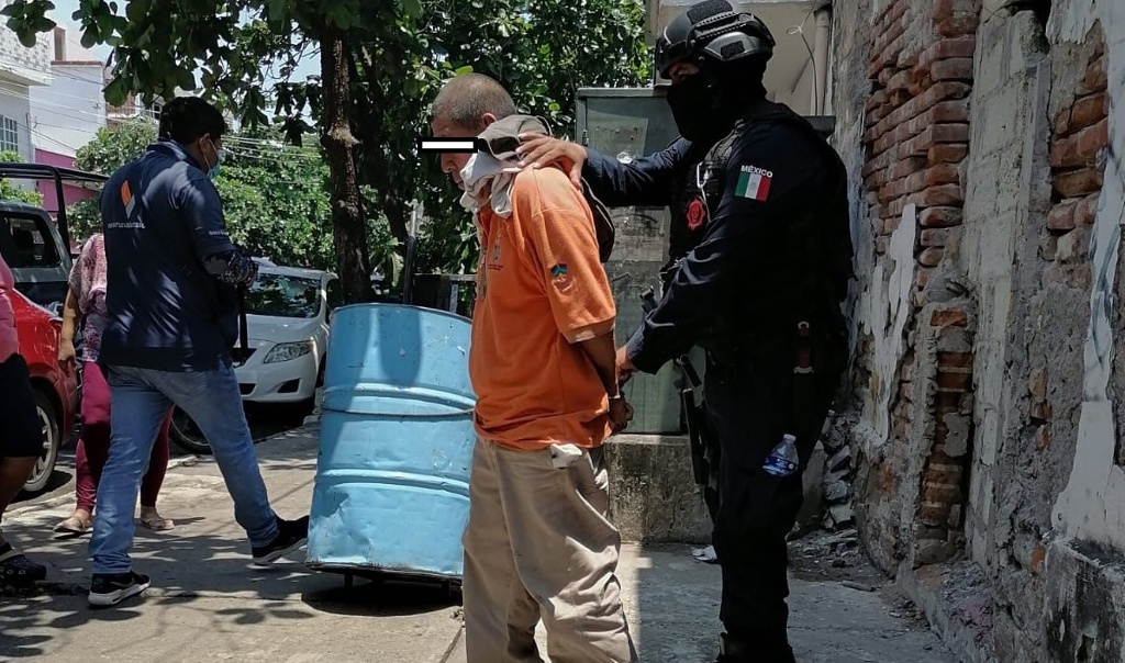Vecinos detienen a sujeto, lo sorprendieron abusando de su nieta en Veracruz