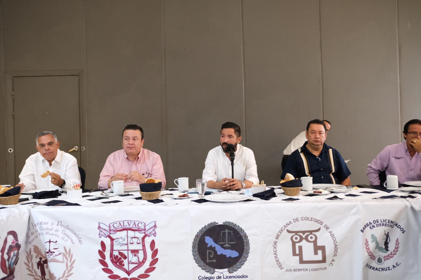 De la Garza propone revocar la «Ley Garrote» y digitalizar al Poder Judicial de Veracruz
