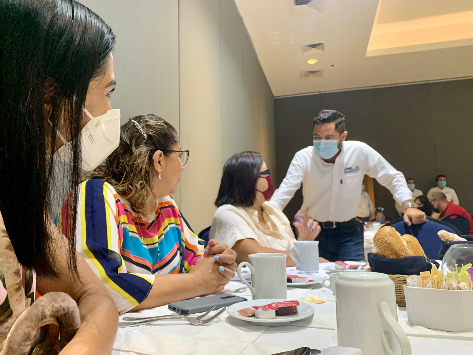 Jaime De la Garza se reúne con organismos sociales, les presenta sus propuestas y escucha las suyas