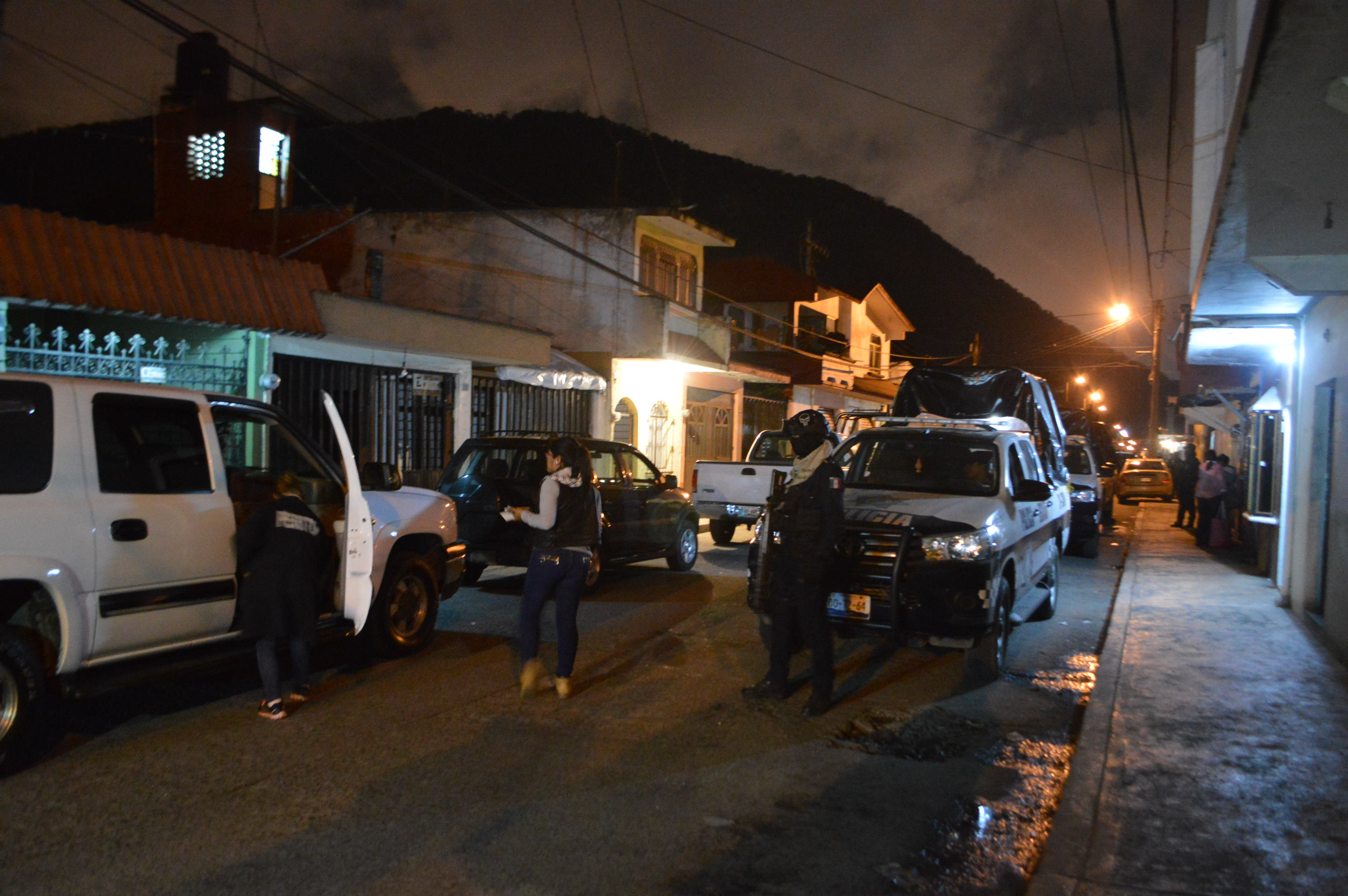Acribillan a joven de 4  balazos en Mariano Escobedo