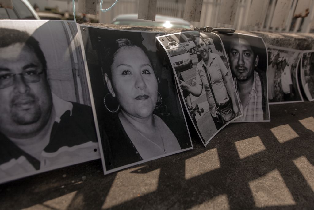 Con misa y altar de muerto, recuerdan a periodistas veracruzanos fallecidos