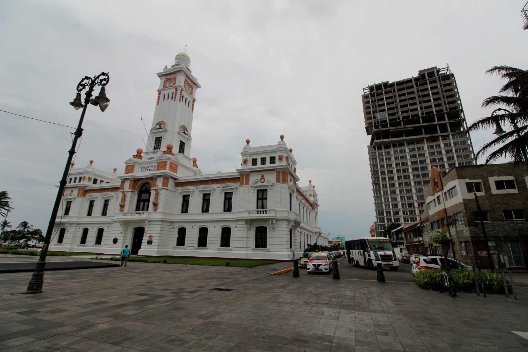¿Y si así fuera?, responde Yunes sobre permisos de Torre a su suplente