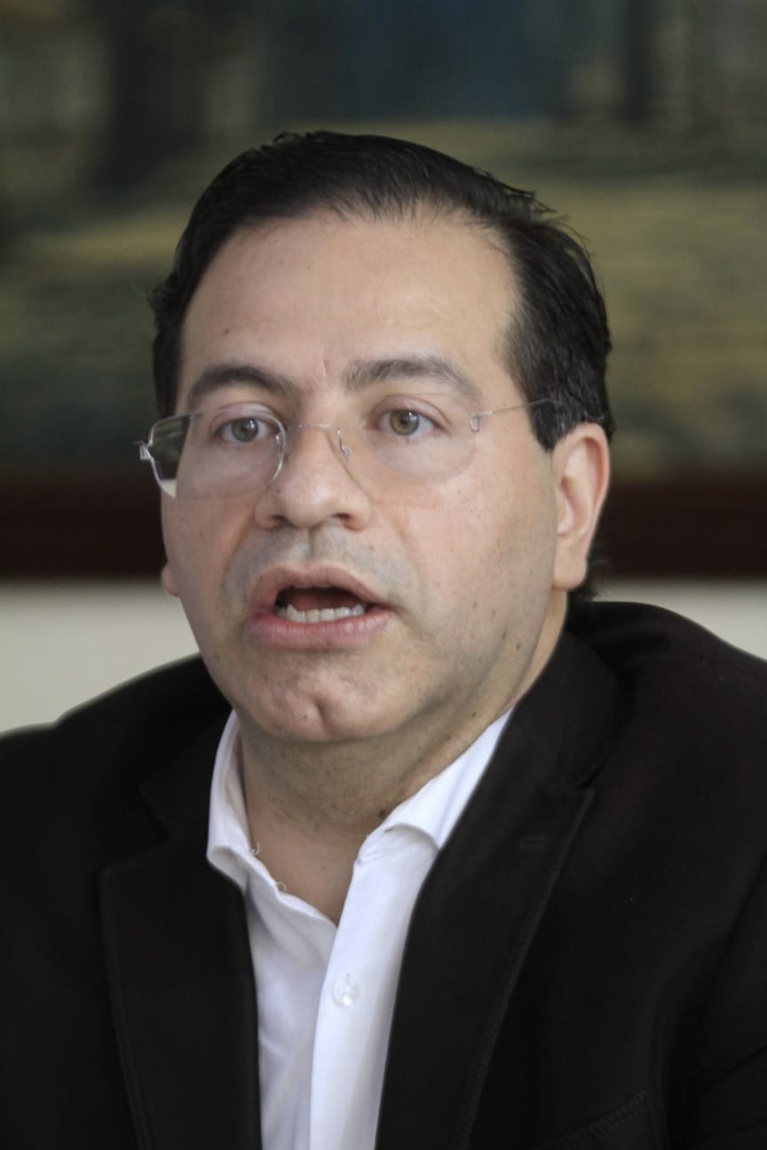 José Roberto Ruiz se presenta como aspirante a la rectoría UV