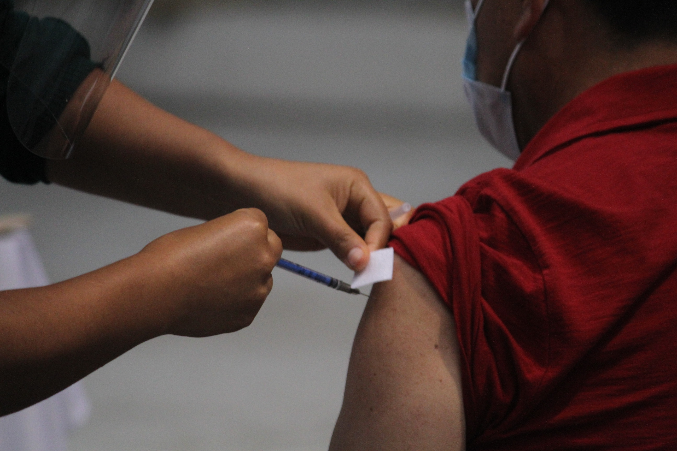 Denuncian a enfermera que fingió aplicar vacuna Covid en Veracruz