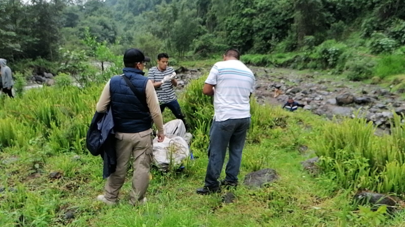 Localizan cadáver al fondo de  un barranco en Mariano Escobedo