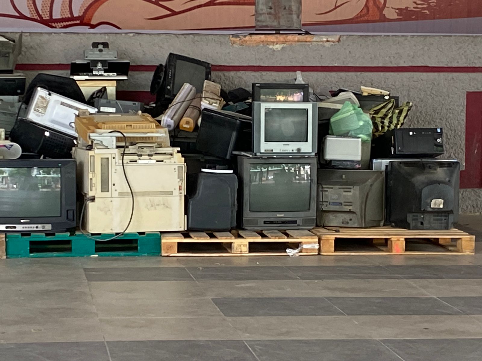 Reciclón espera frenar llegada de basura electrónica a tiraderos a cielo abierto