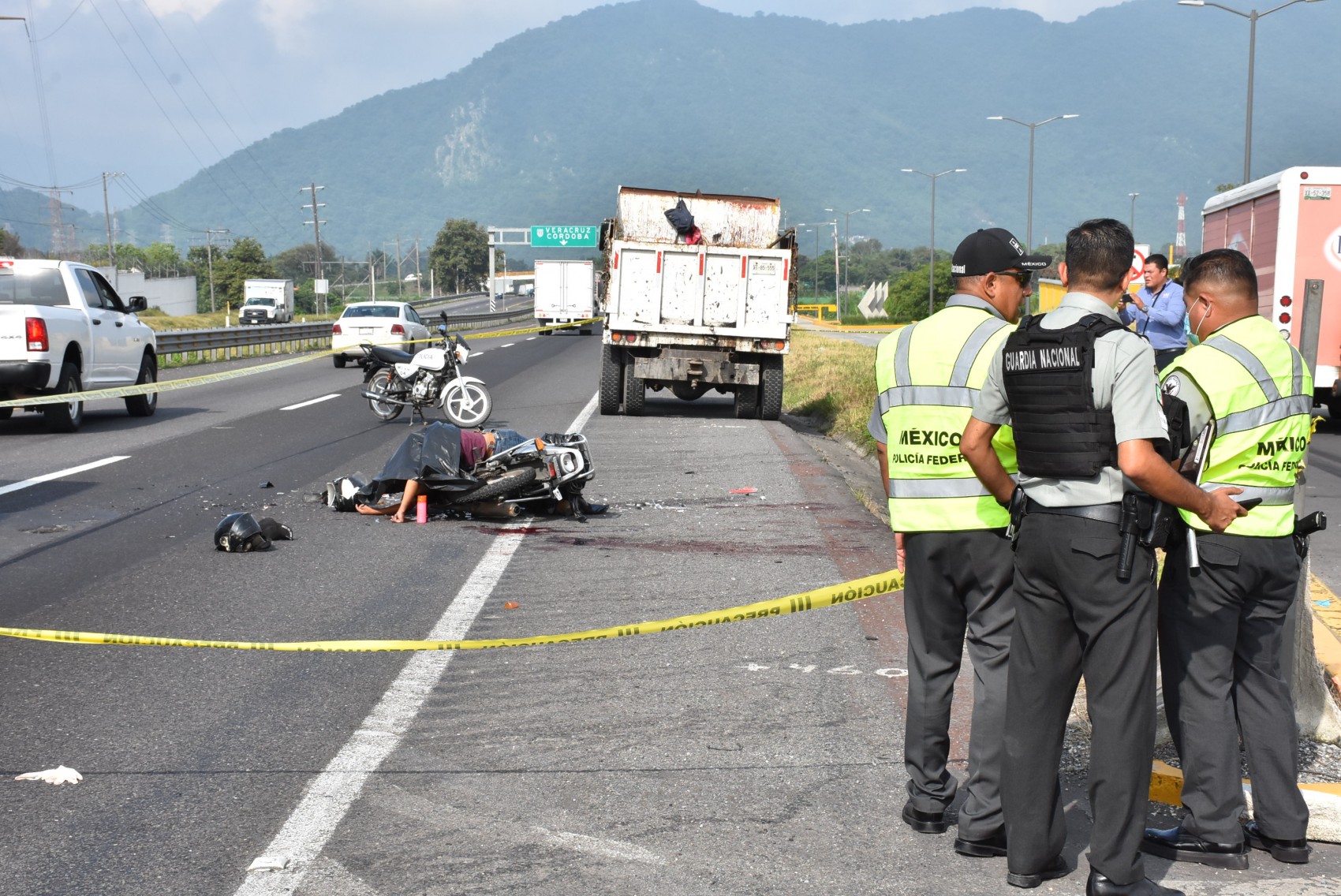 Un muerto y un herido en accidente de motocicleta en la autopista Córdoba-Orizaba