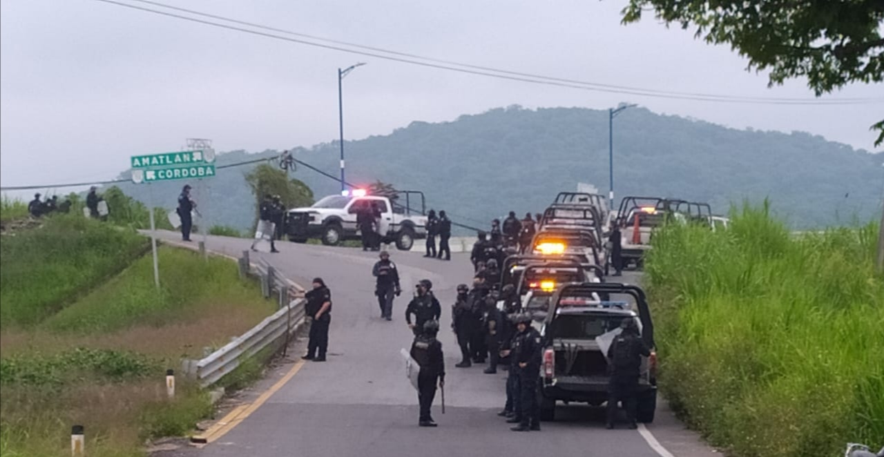 Localizan cadáver desmembrado en bulevar de Matatenatito