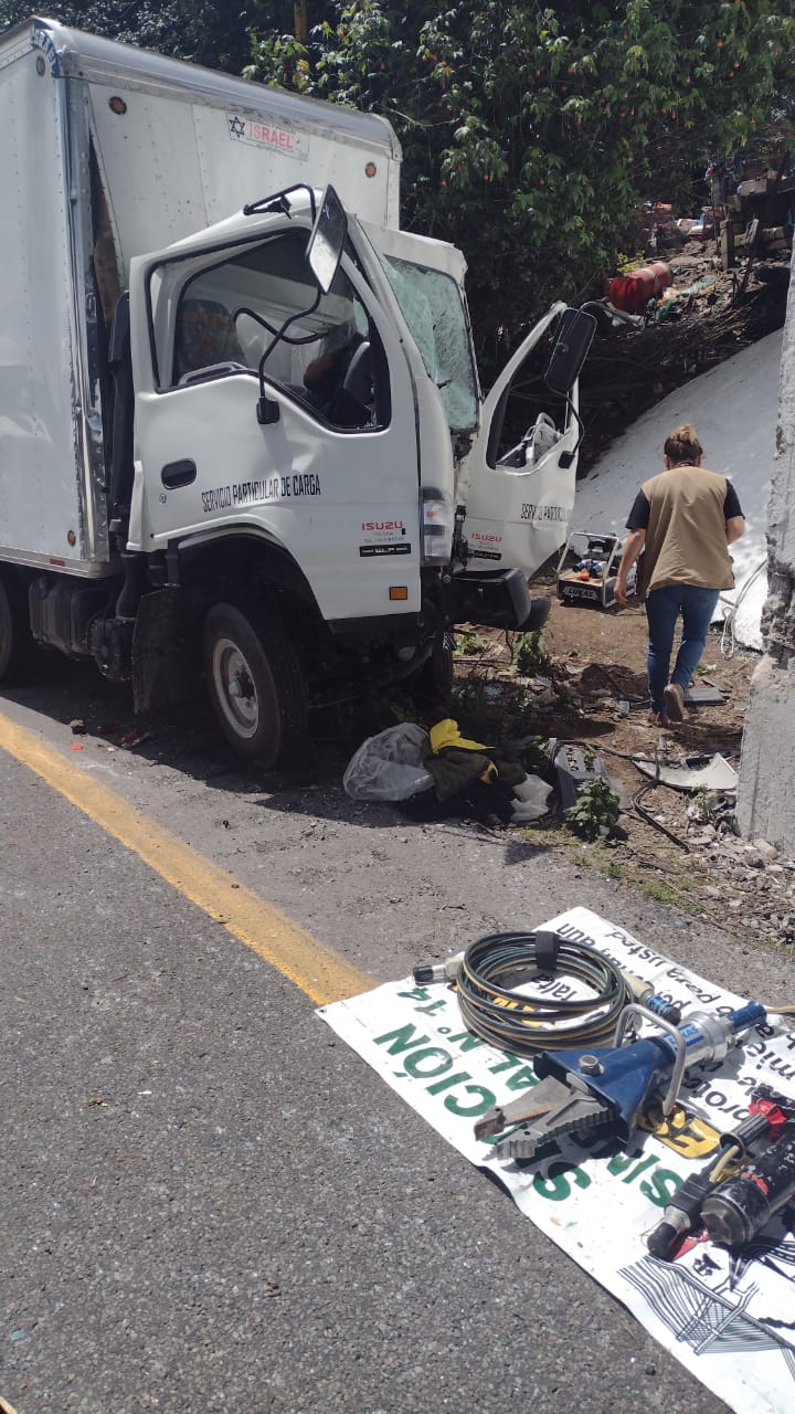 Un muerto y tres menores lesionados en accidente en la autopista Puebla-Orizaba