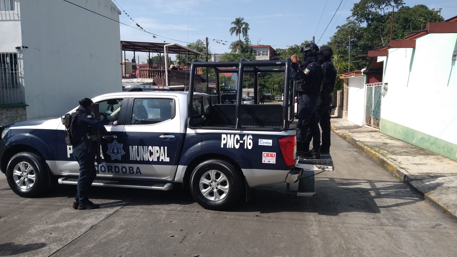 Grave hombre localizado con un balazo  en canal de aguas negras de Córdoba