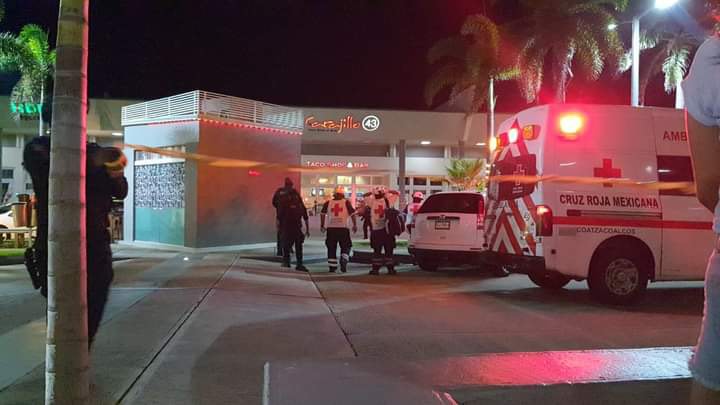 Tres ejecutados en taquería de Plaza Quadrum de Coatzacoalcos