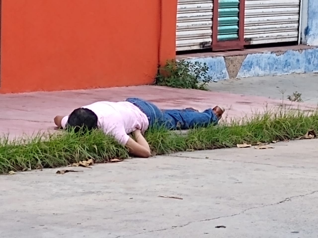 De cinco balazos asesinan a  un hombre en calles de Acayucan