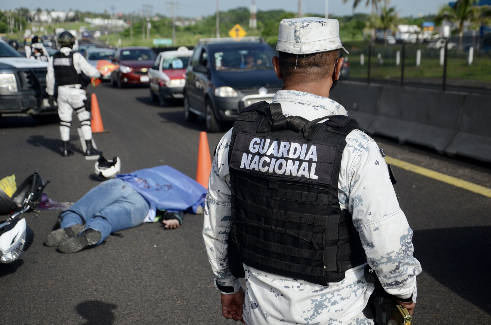 Cobrador muere al estrellarse contra  la parte trasera de un tractocamión en Veracruz