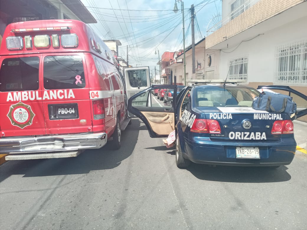 Mujer fallece en el interior de una patrulla que la trasladaba a un hospital en Orizaba