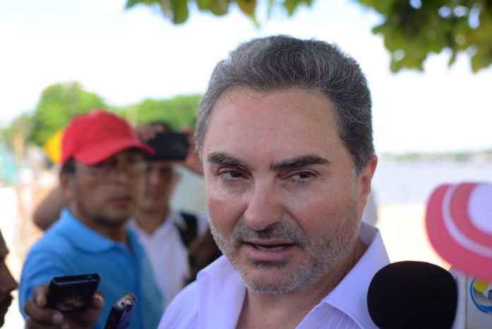 Juez vincula a proceso a Tomás Ruiz, ex titular de finanzas con Duarte