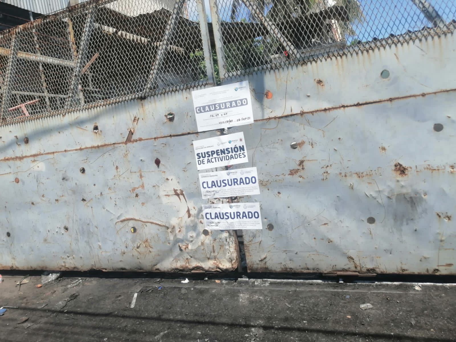 Clausuran chatarrera en Veracruz puerto tras hallar rejillas de registros pluviales robadas