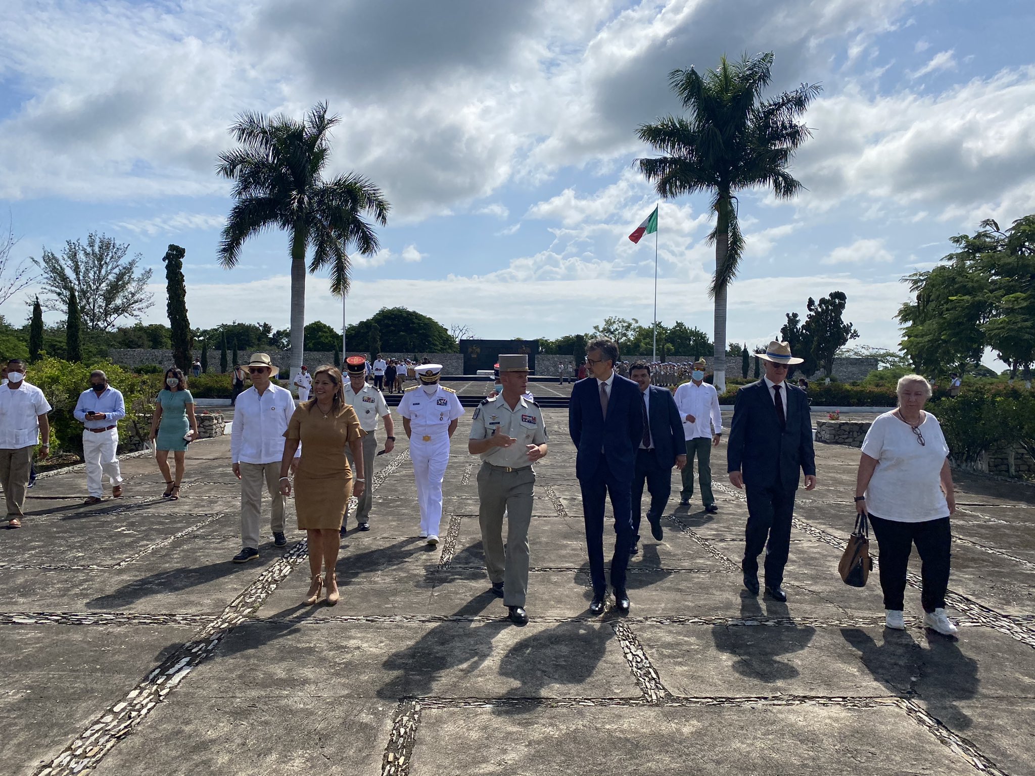 Legión Extranjera visita el Mausoleo Franco Mexicano de Camarón de Tejeda