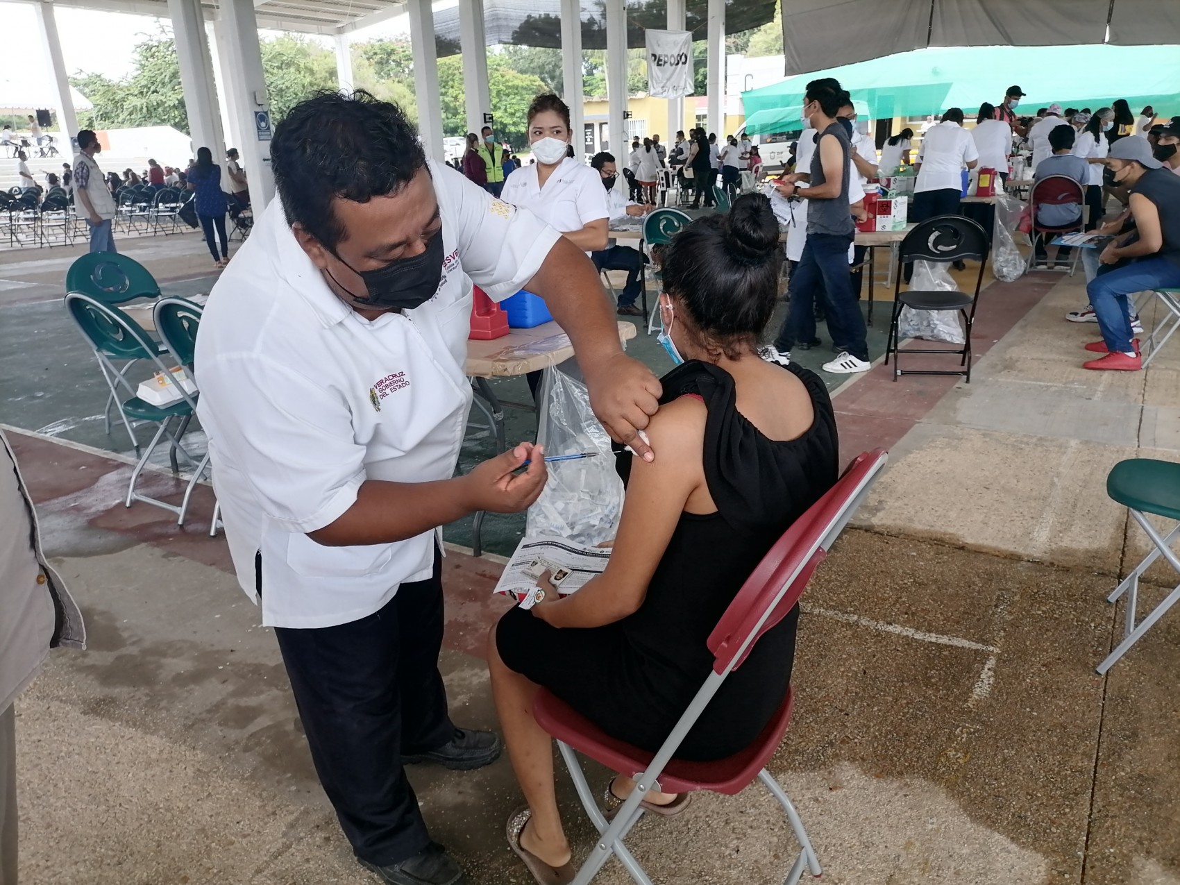 Un total de 754 maestros intentaron colarse en vacunación Covid-19: Huerta