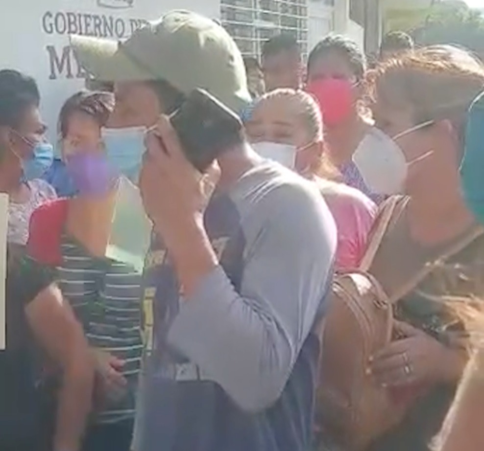 Damnificados de Grace en Castillo de Teayo retuvieron a un trabajador de Bienestar