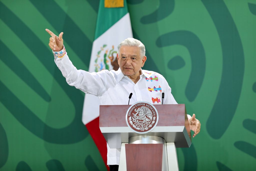 AMLO anuncia reforma a la ley de austeridad para que nadie gane más que el presidente