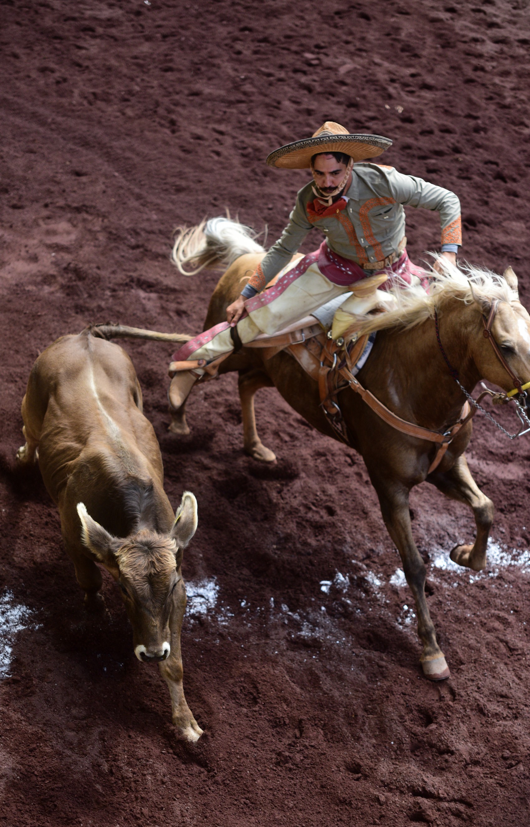 Realizan Charreada para celebrar el día de la Raza