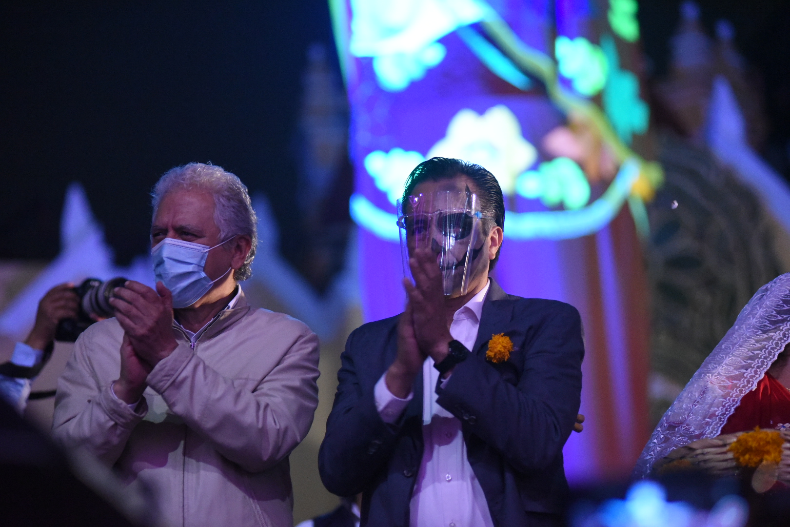 Cientos de xalapeños presencian el desfile de catrinas