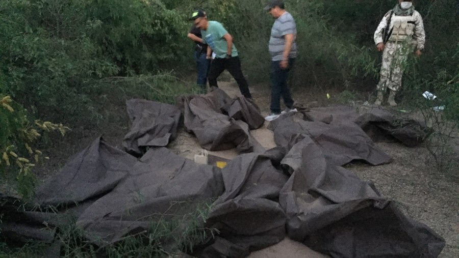 astreo de fosas clandestinas por el colectivo Guerreras Buscadoras de Sonora en el Campo 30, en Cajeme, Sonora, en abril de 2019. La búsqueda arrojó el hallazgo de 30 cuerpos y osamentas humanas. Crédito: Astrid Arellano