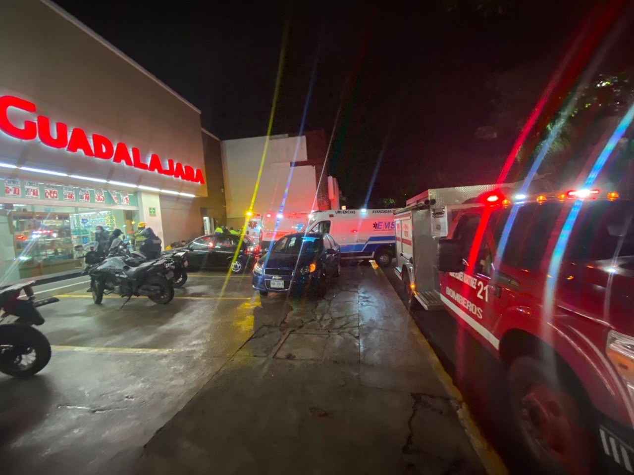 Se intoxican empleados de Farmacia Guadalajara en Xalapa