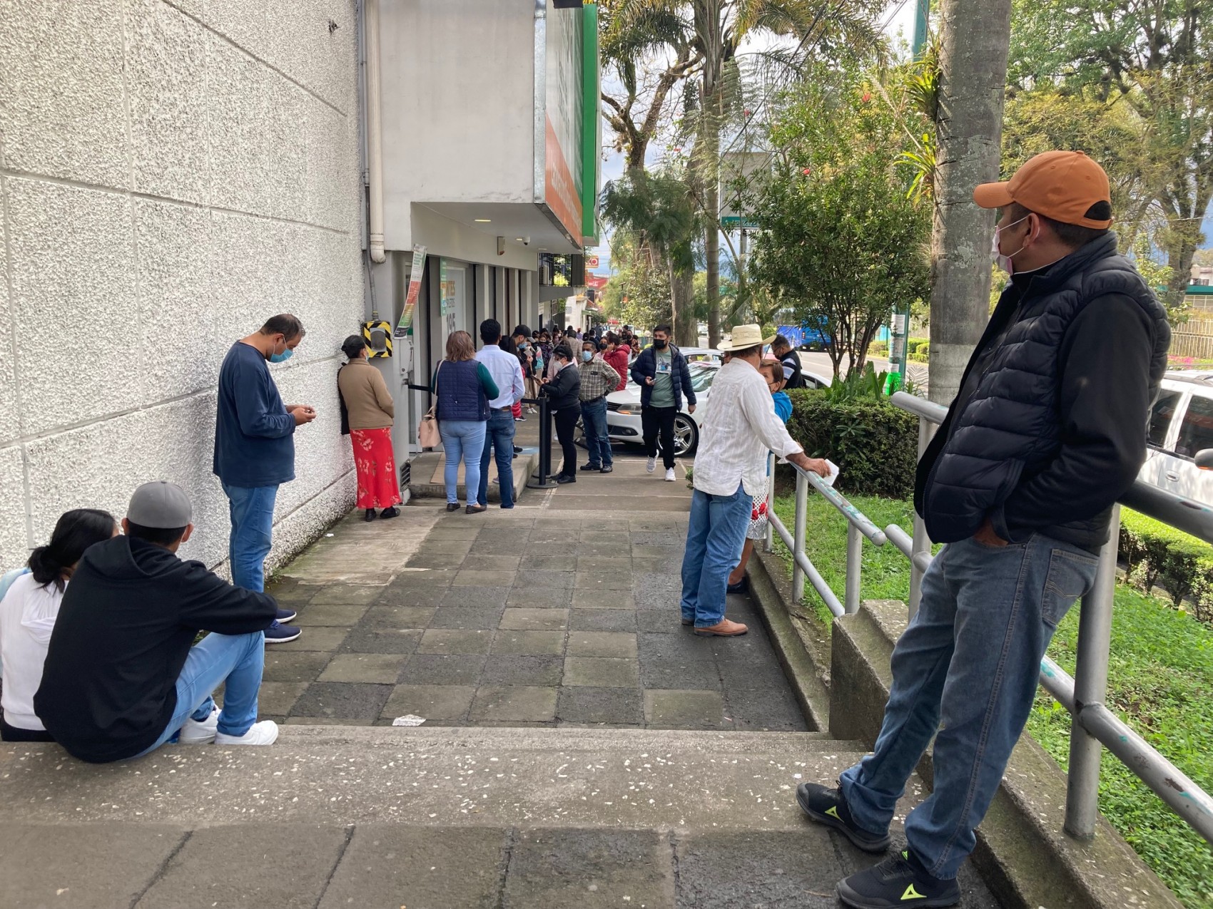 Laboratorios y farmacias,  saturados por pruebas Covid-19
