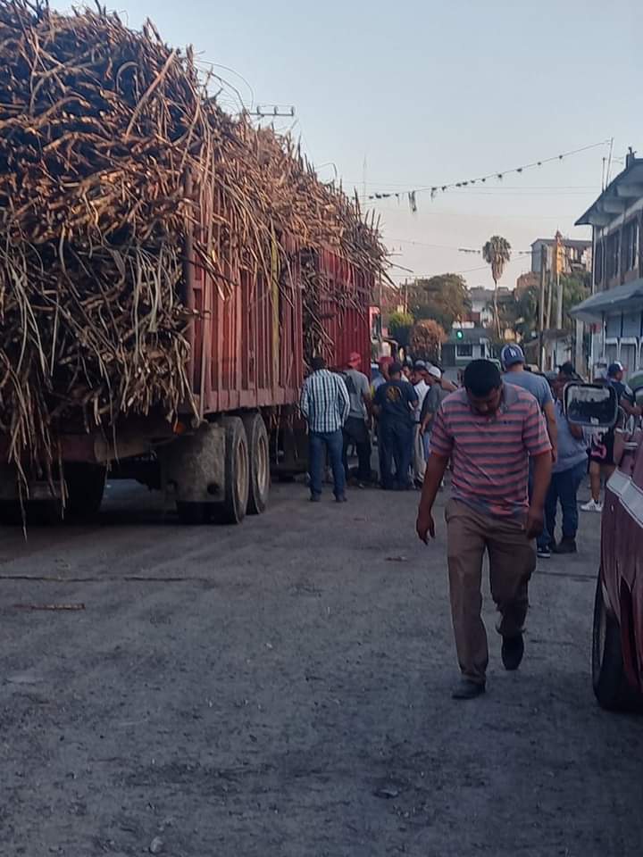 Hombre muere aplastado por  camión cañero en Cuitláhuac