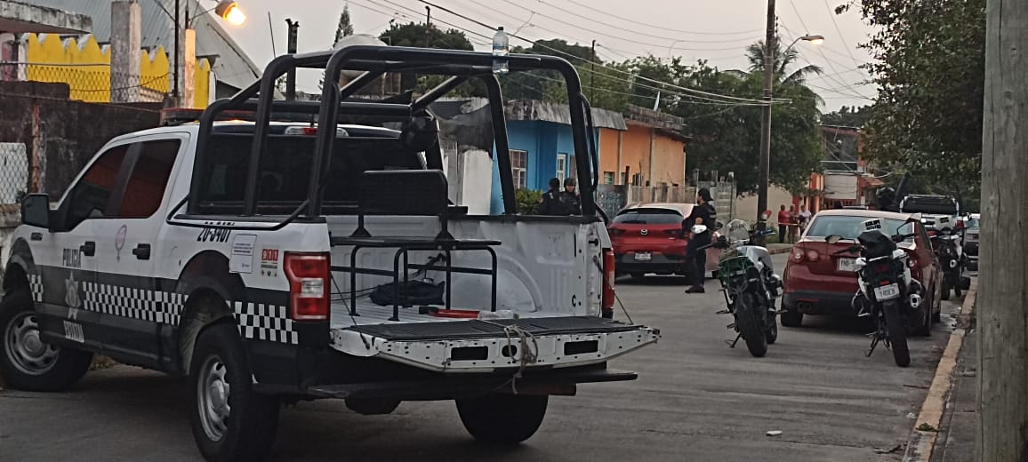 Comando armado irrumpe en bar  de Minatitlán, deja tres hombres heridos
