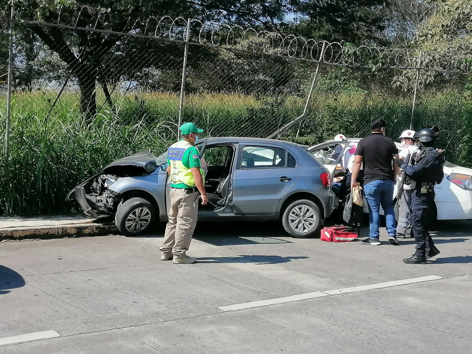 Dos lesionados deja choque  frontal de dos autos en Córdoba